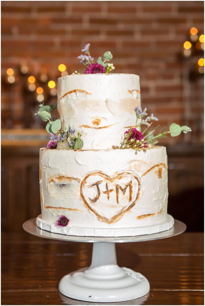 Rustic Colorado wedding decor - cake