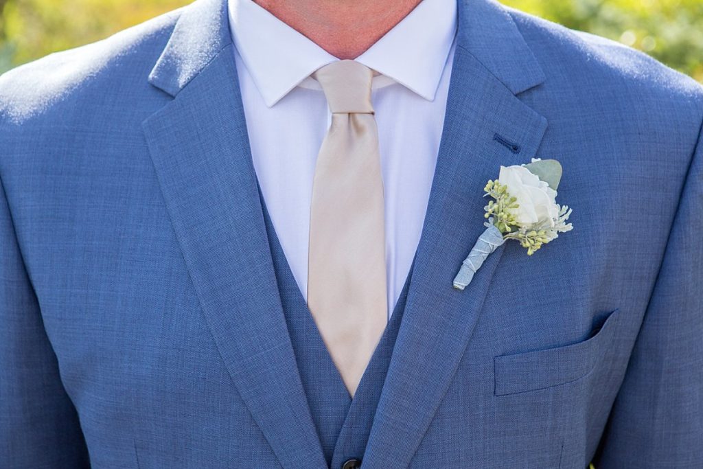 Colorado wedding photographer - groom detail