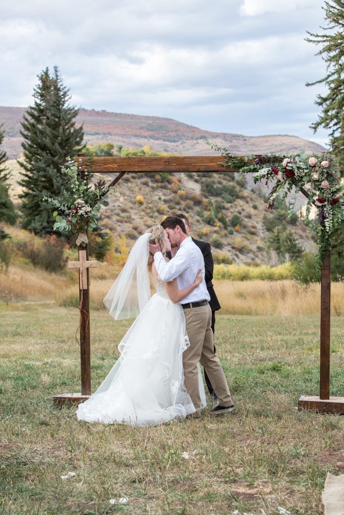Firs kiss - Colorado weddings