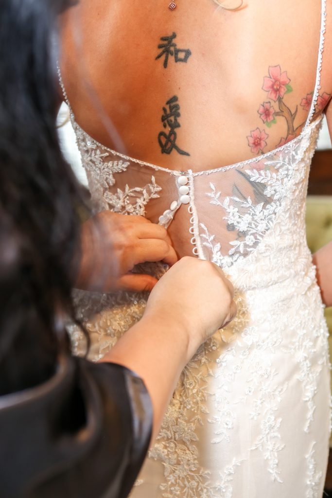 lace bridal dress back