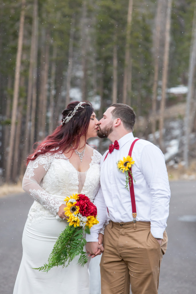 Colorado wedding photographer capturing couples in the mountains