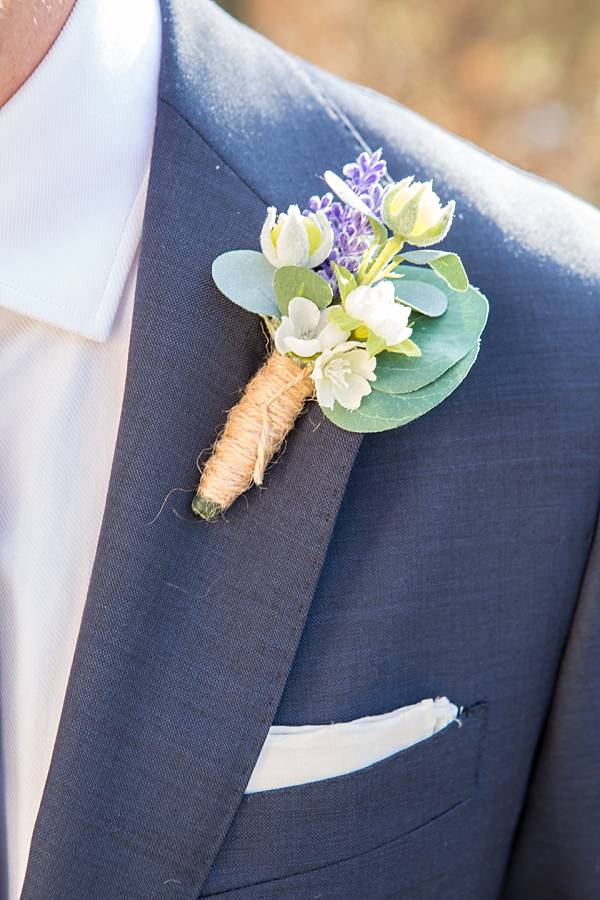 groom boutonniere detail