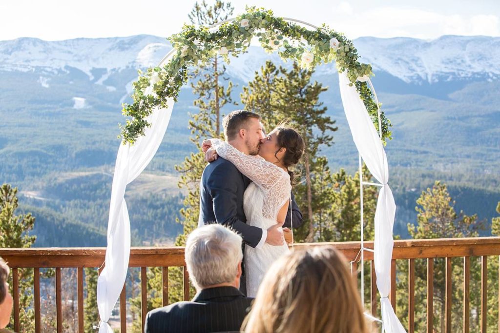 First kiss during ceremony