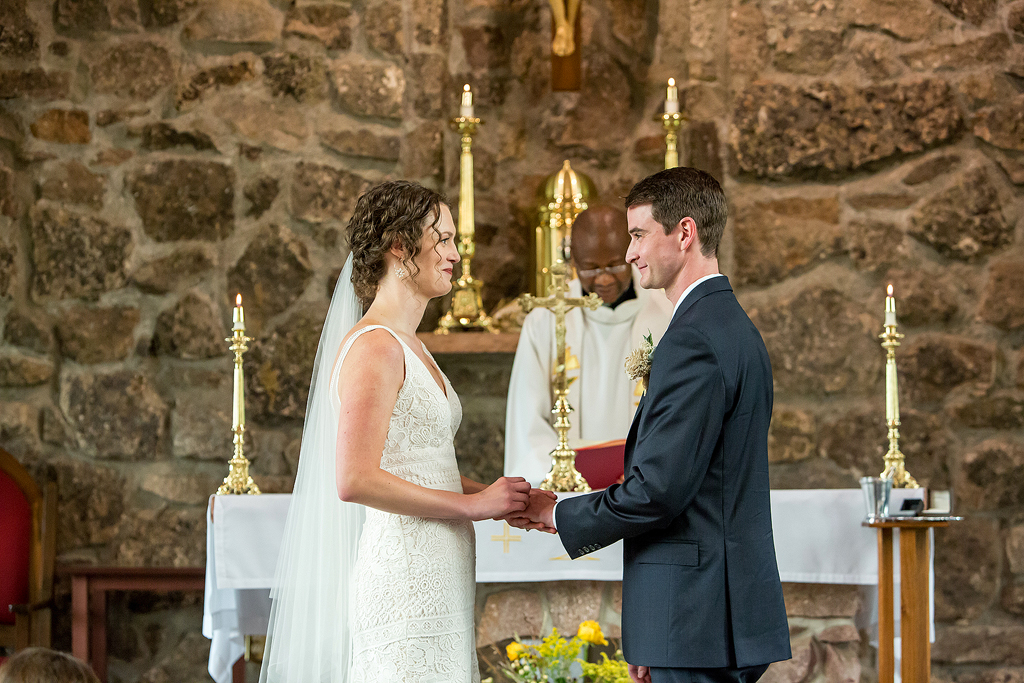 Exchange of rings in Chapel on the Rock during the wedding ceremony.